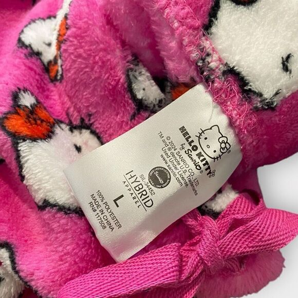 Hello Kitty Sanrio Fuzzy Soft Touch Pajama Shorts Womens size L New with Tags - Picture 8 of 8